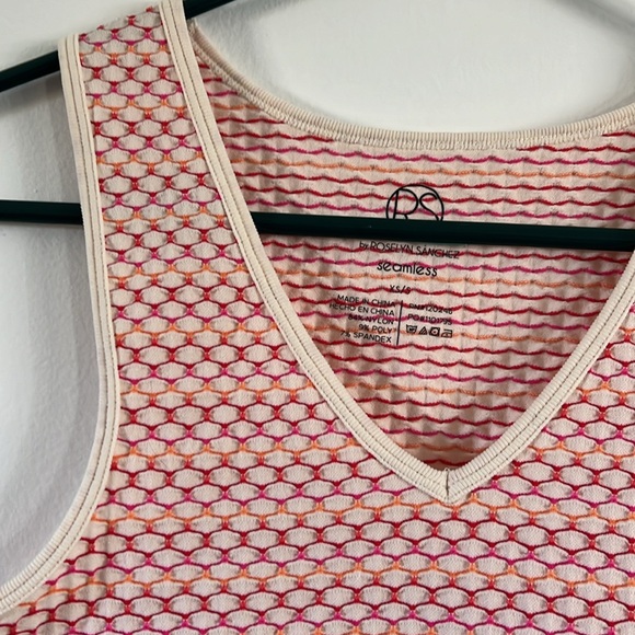 Roselyn Sanchez seamless stretchy tank top in a white, pink, and orange pattern - Picture 3 of 6